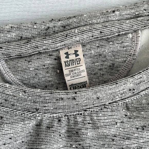 Under Armour All Season Gear Semi Fitted Heather Gray Crew Neck Sweatshirt XS - Picture 4 of 4